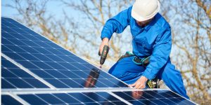 Installation Maintenance Panneaux Solaires Photovoltaïques à Raze